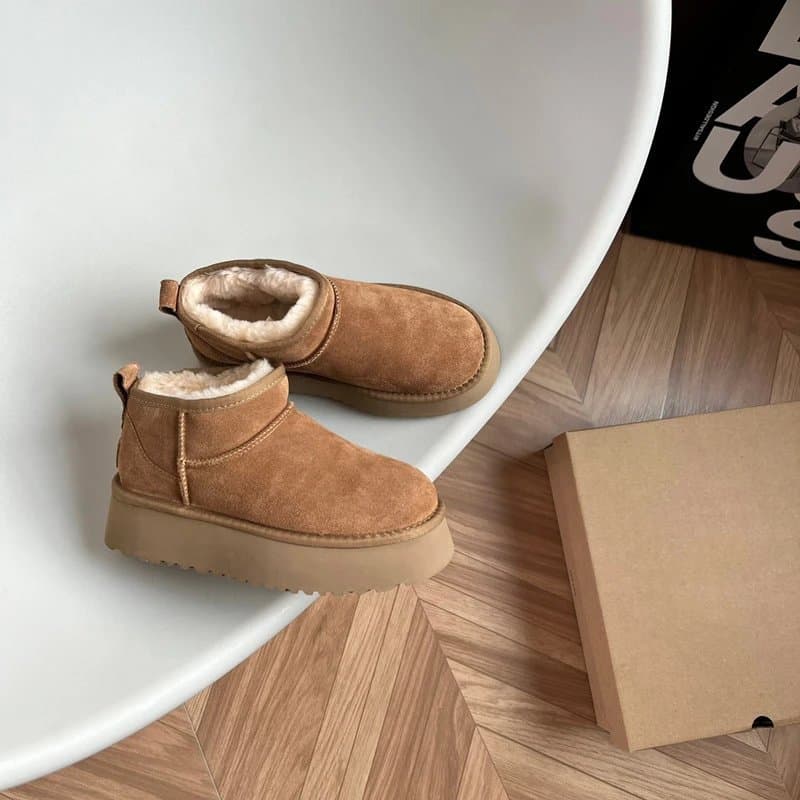 UGG Mini Platform Boot Classic Suede