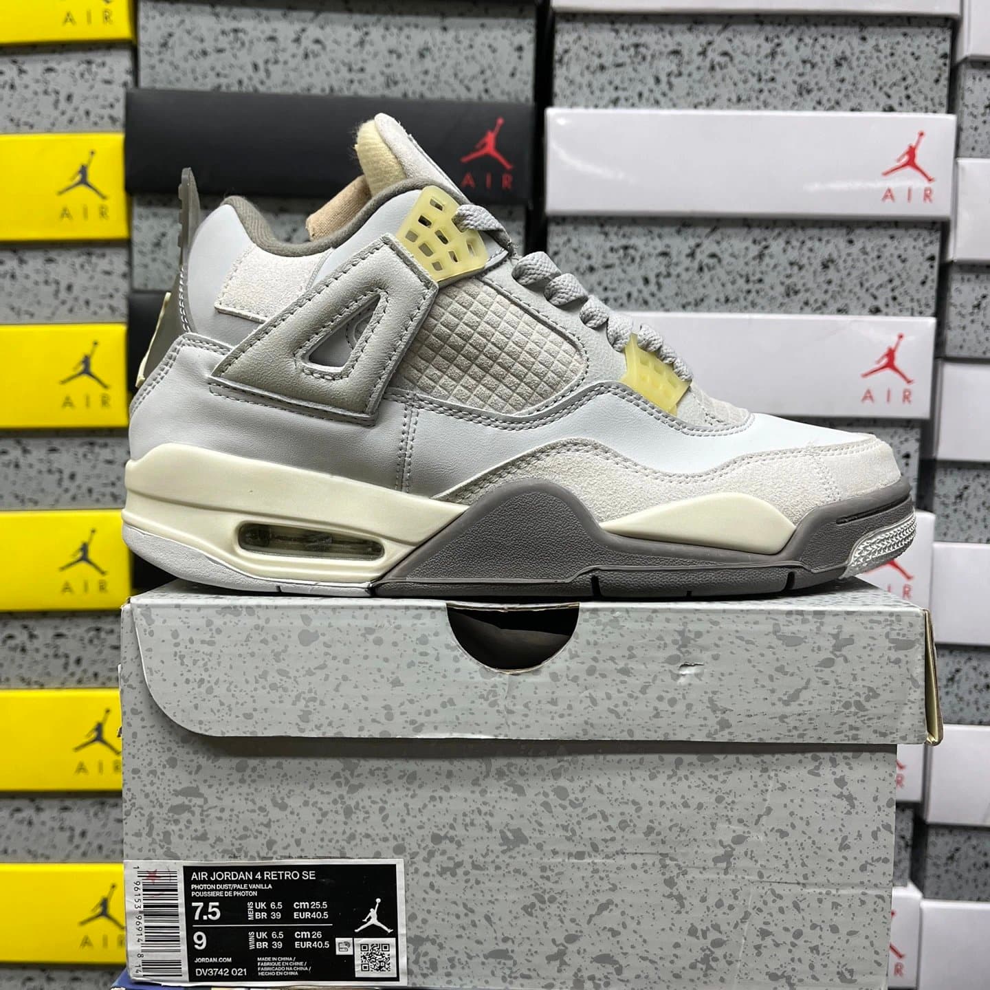 Air Jordan 4 Retro SE Photon Dust/Pale Vanilla