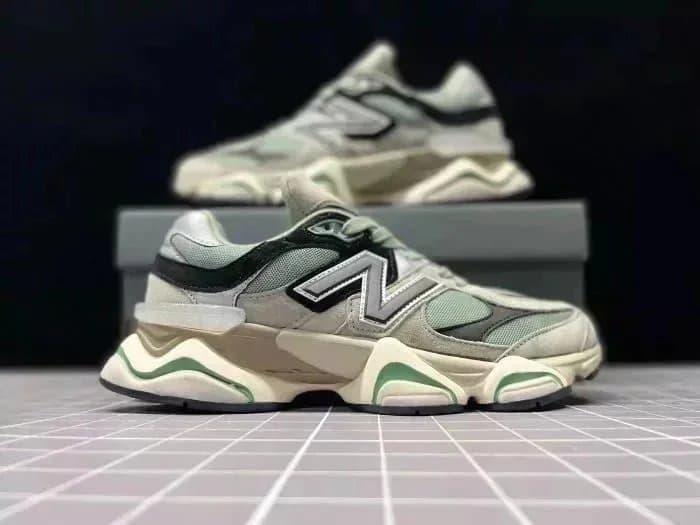 New Balance 2002R Forest Green — 33