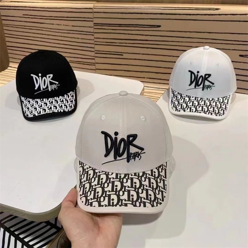Chanel Baseball Cap CC Logo — D13米色