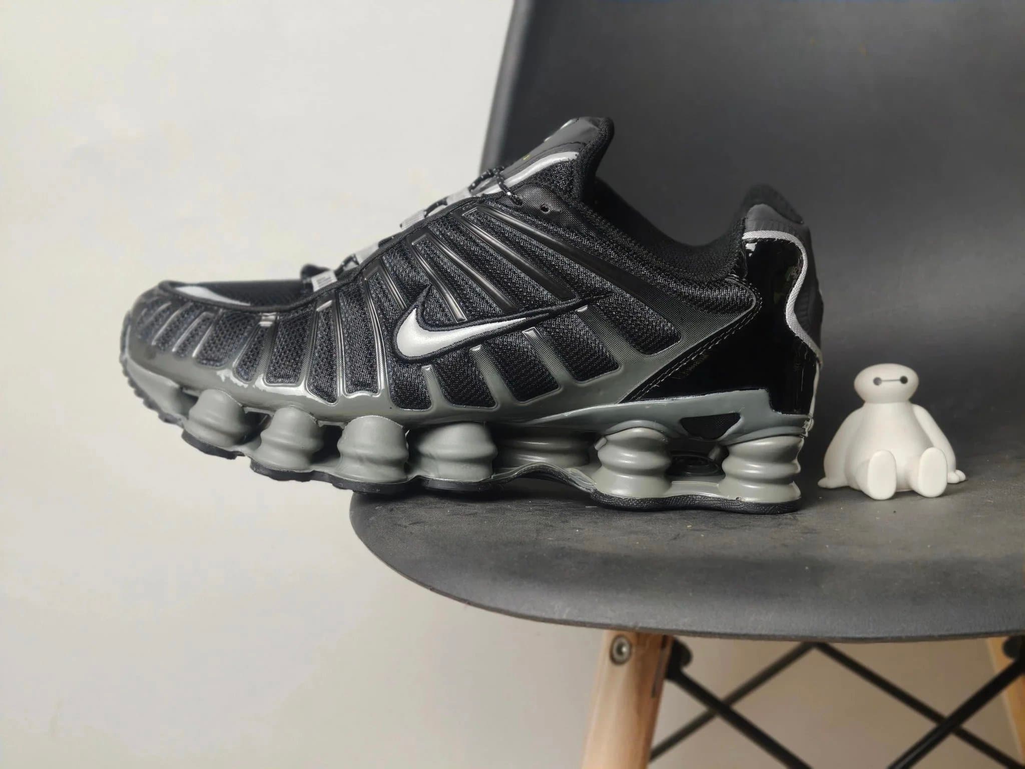 Nike Air Max Plus Triple Black — 黑白灰