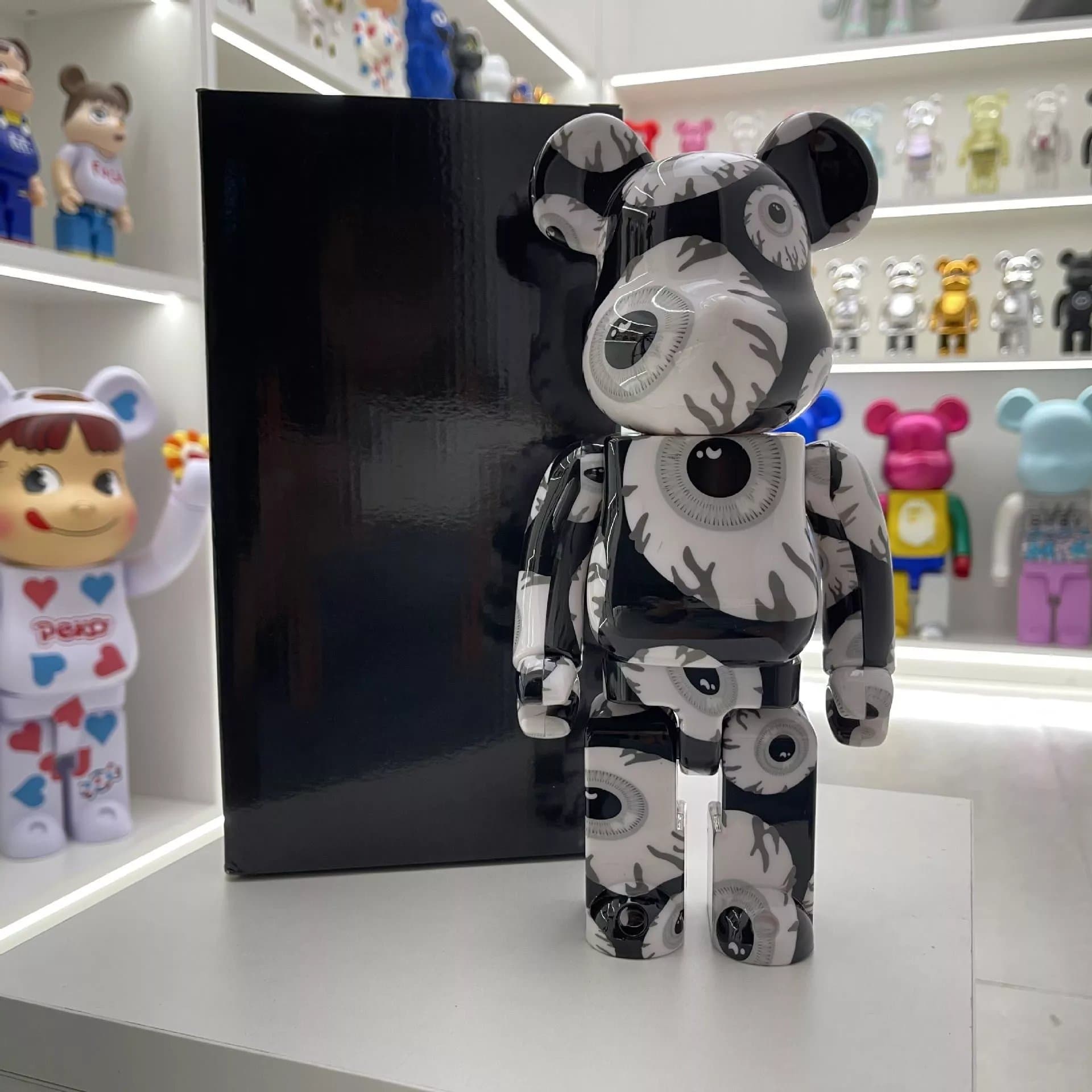 Be@rbrick × KAWS Bearbrick Chrome Lips — Eyeball