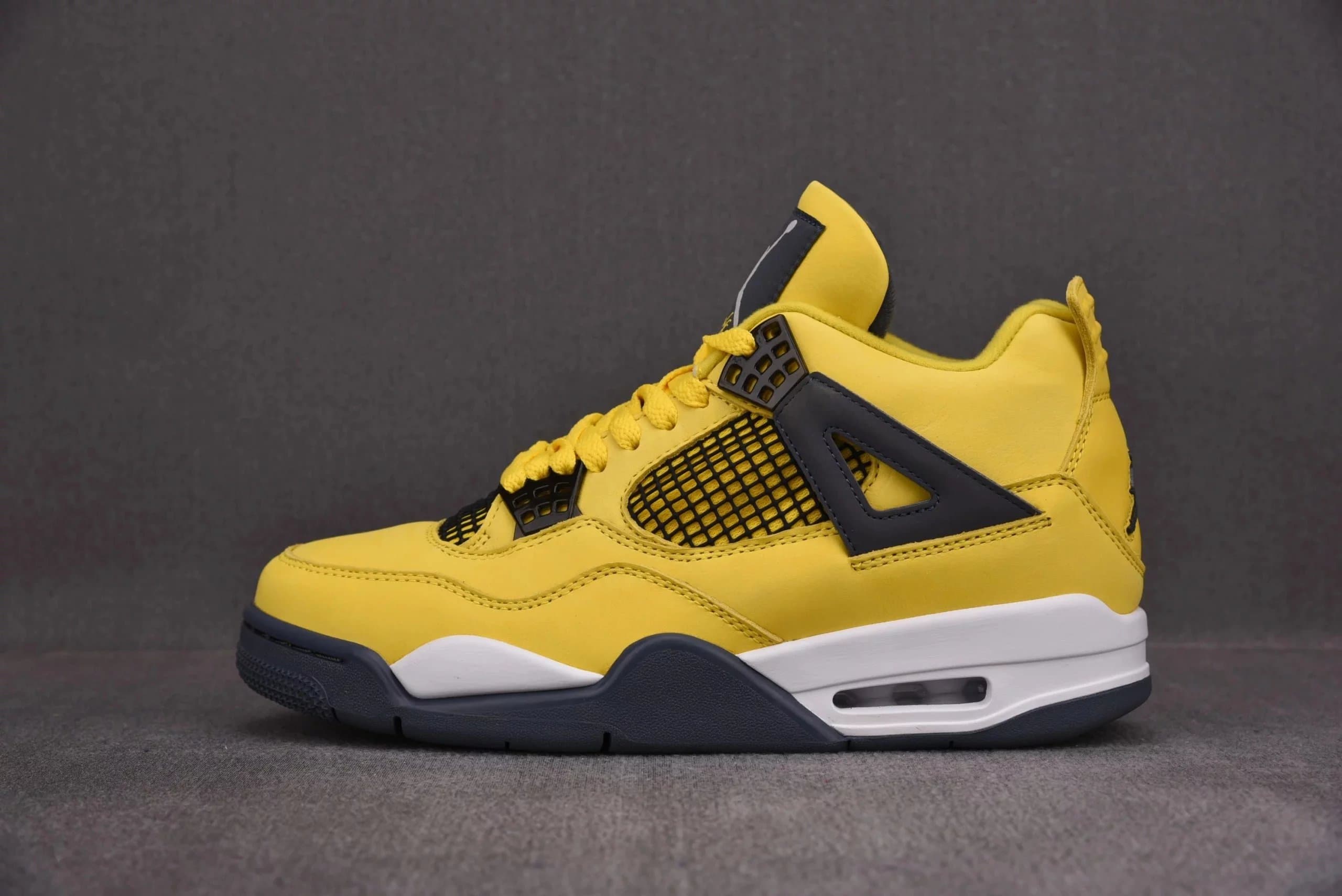 Air Jordan 4 Thunder