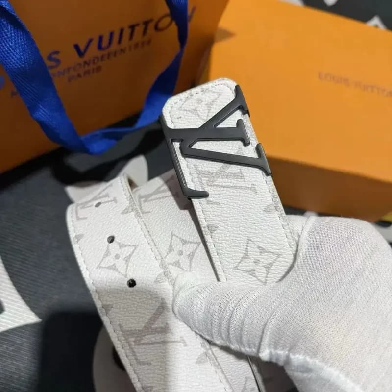 Louis Vuitton LV Belt Monogram Canvas — 白老花黑扣