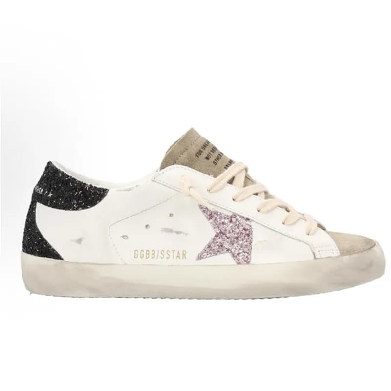 Golden Goose Superstar Distressed Red Star — 米白色