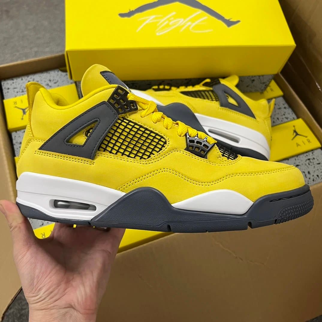 Air Jordan 4 Thunder