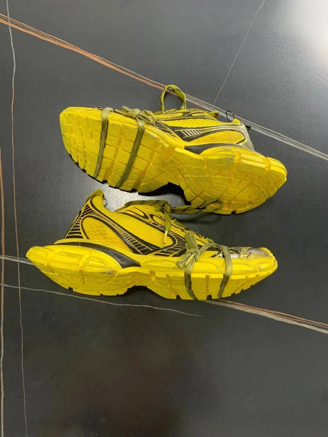 Yeezy 700 Wave Runner — XA版本 · 3XL黑黄