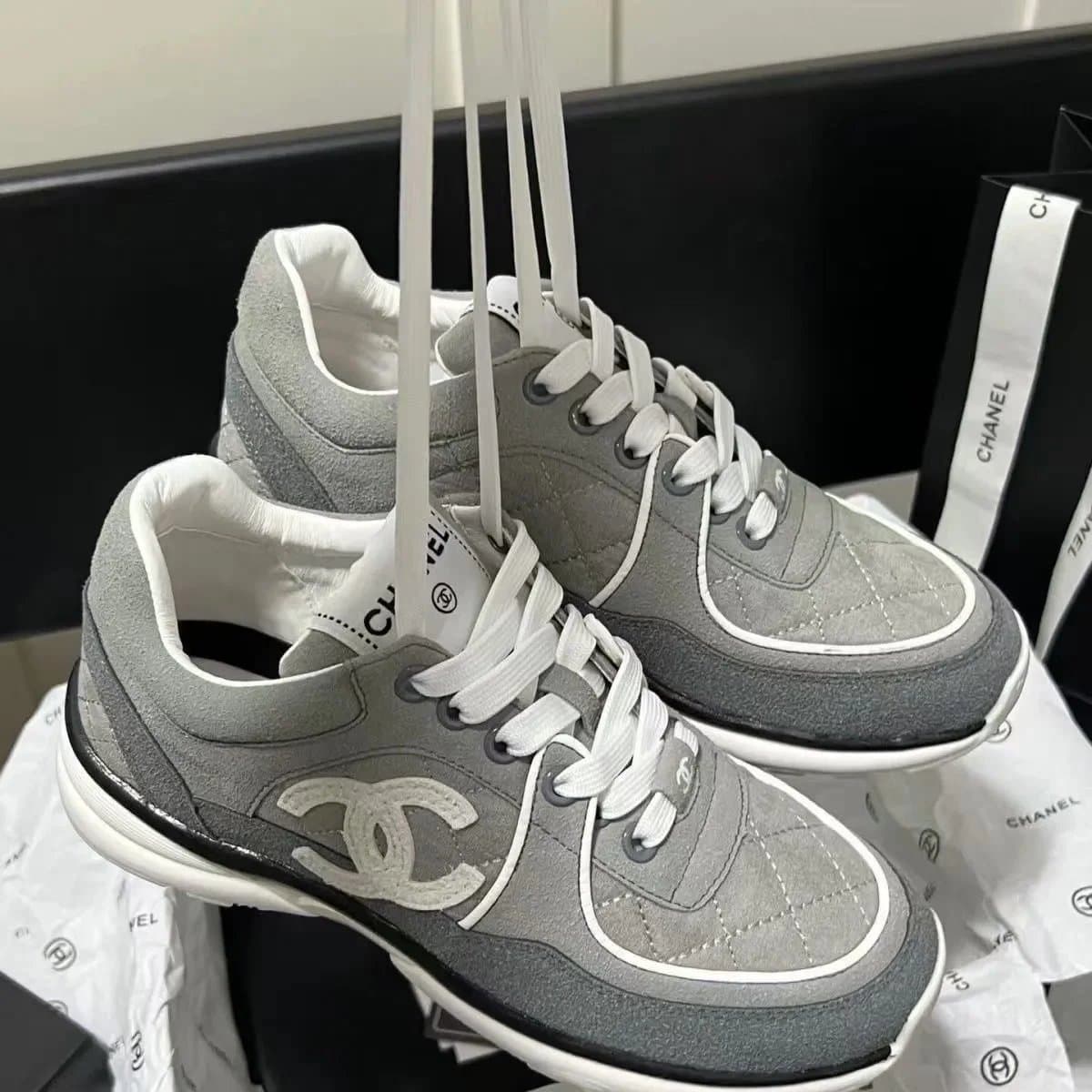 Chanel Sneaker CC Logo — 17