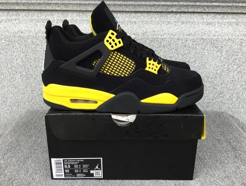 Air Jordan 4 Thunder