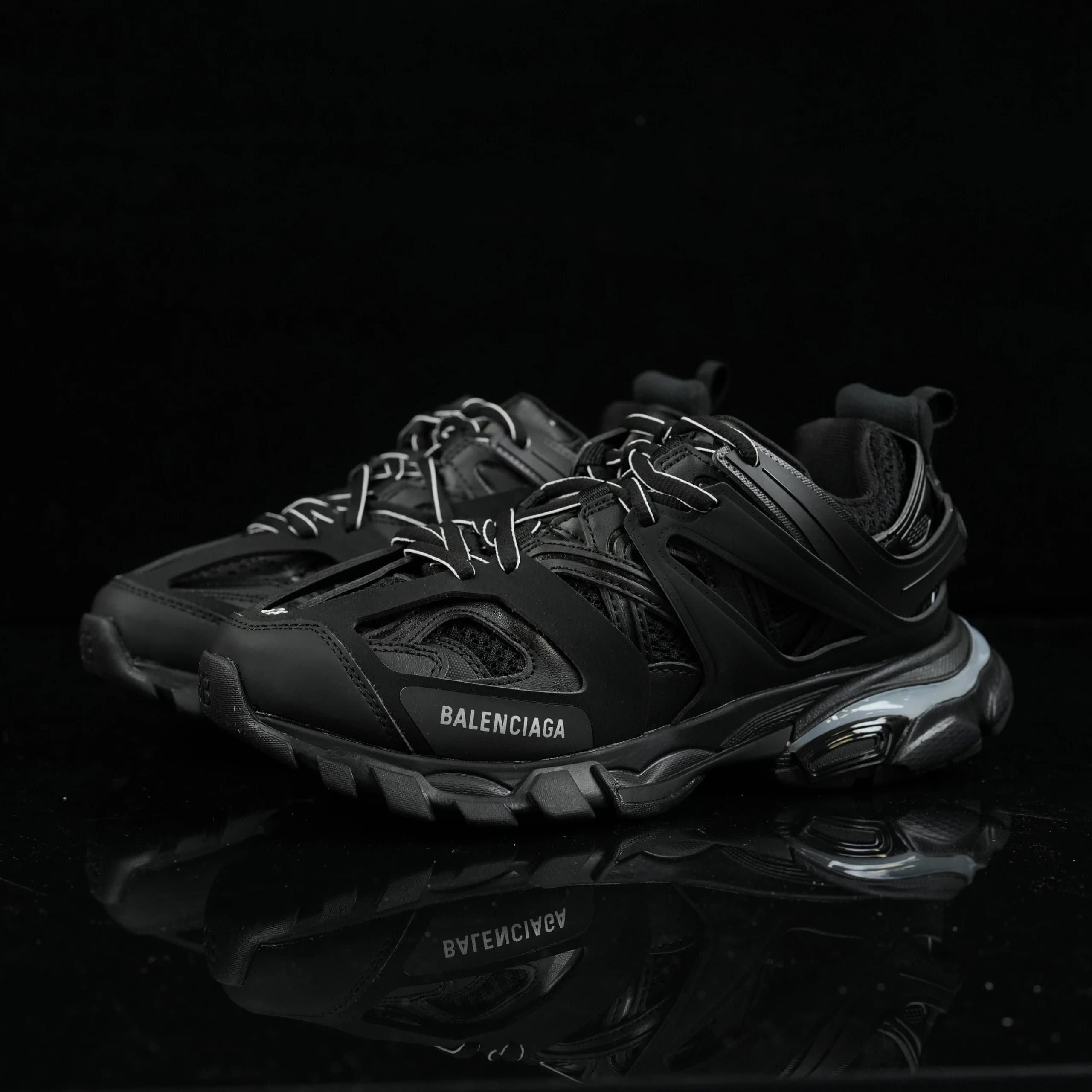 Balenciaga Triple S Multi-Lace — 542436W1GB11000