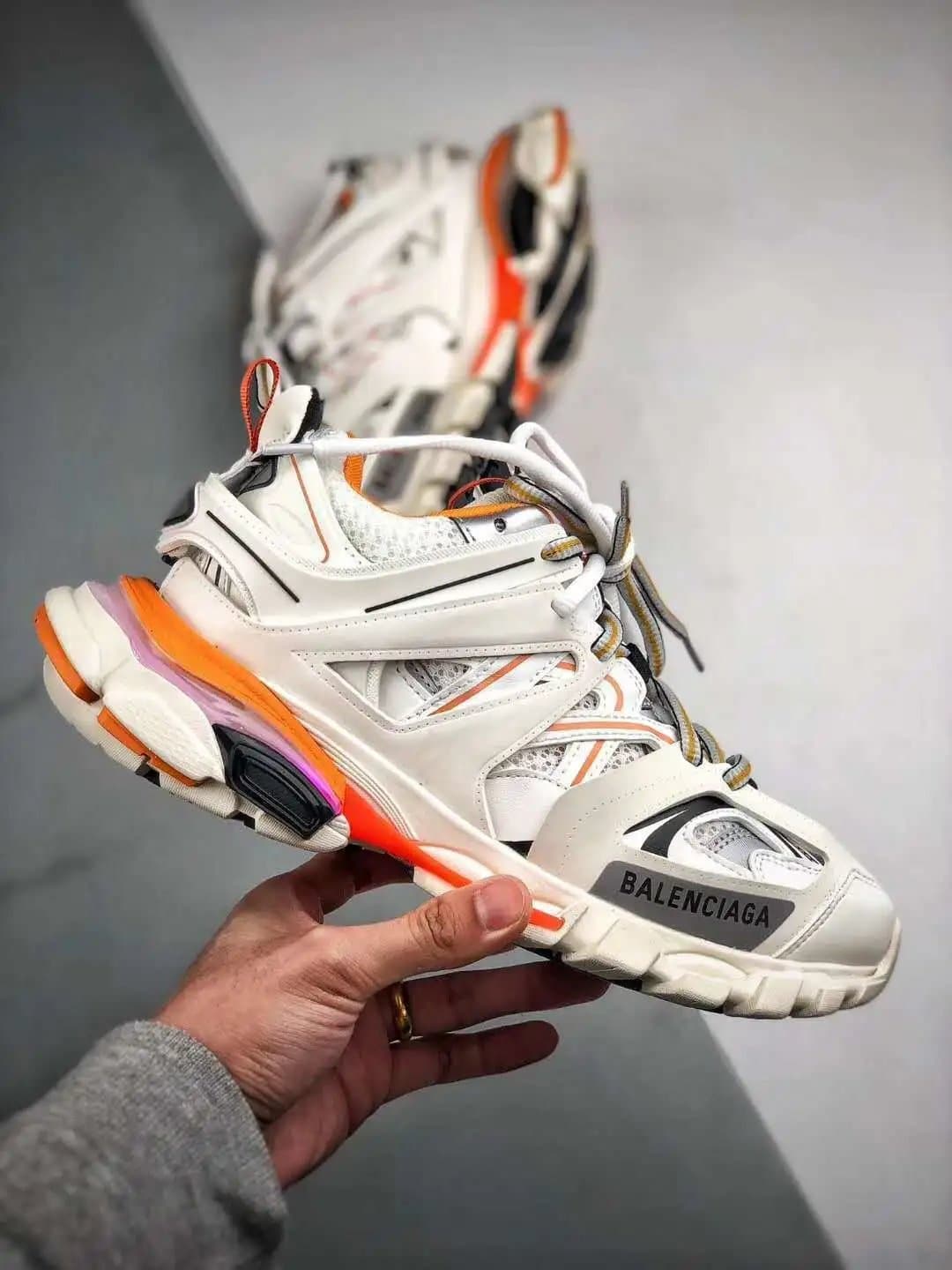 Balenciaga Triple S Black — 3代白橙色LED
