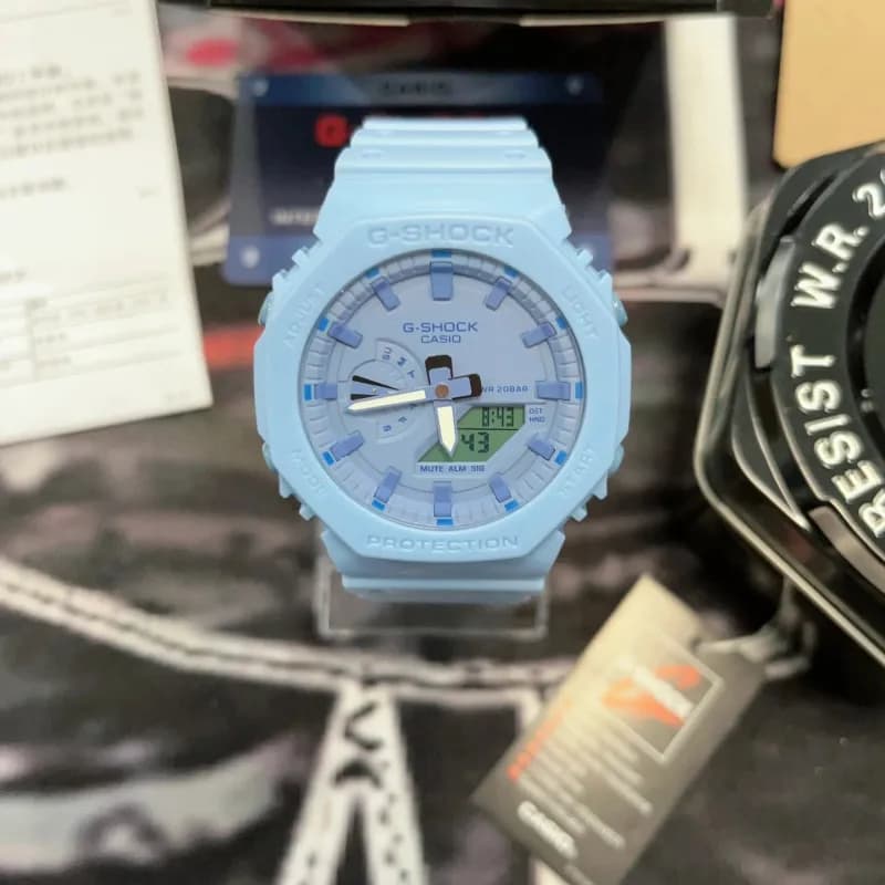 Casio G-Shock GA-2100 Full White — 浅蓝色