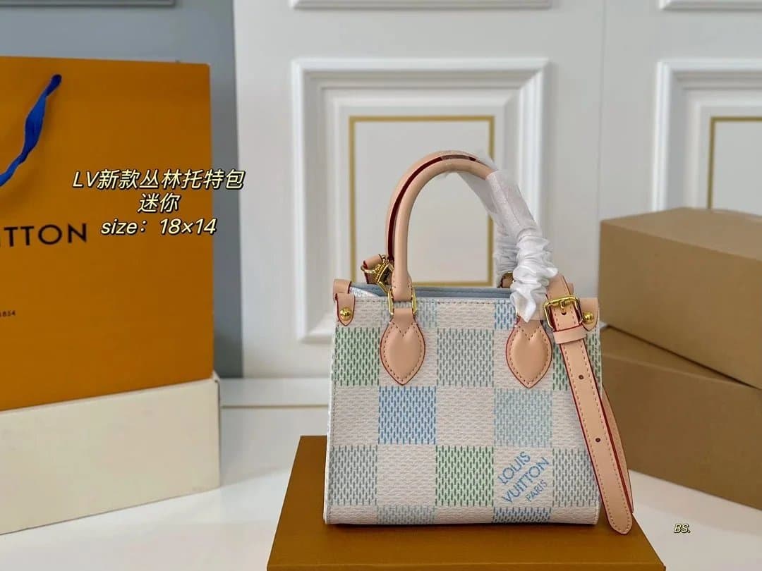 Louis Vuitton Carryall Monogram Eclipse — 050301001-2（Size：18×14cm）