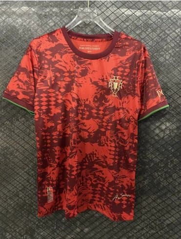 Versace Medusa Graphic Tee Baroque Print — 24-25葡萄牙红色纪念版