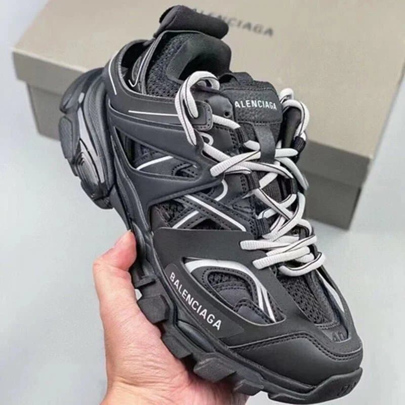 Balenciaga Triple S LED Light Sole — 黑白