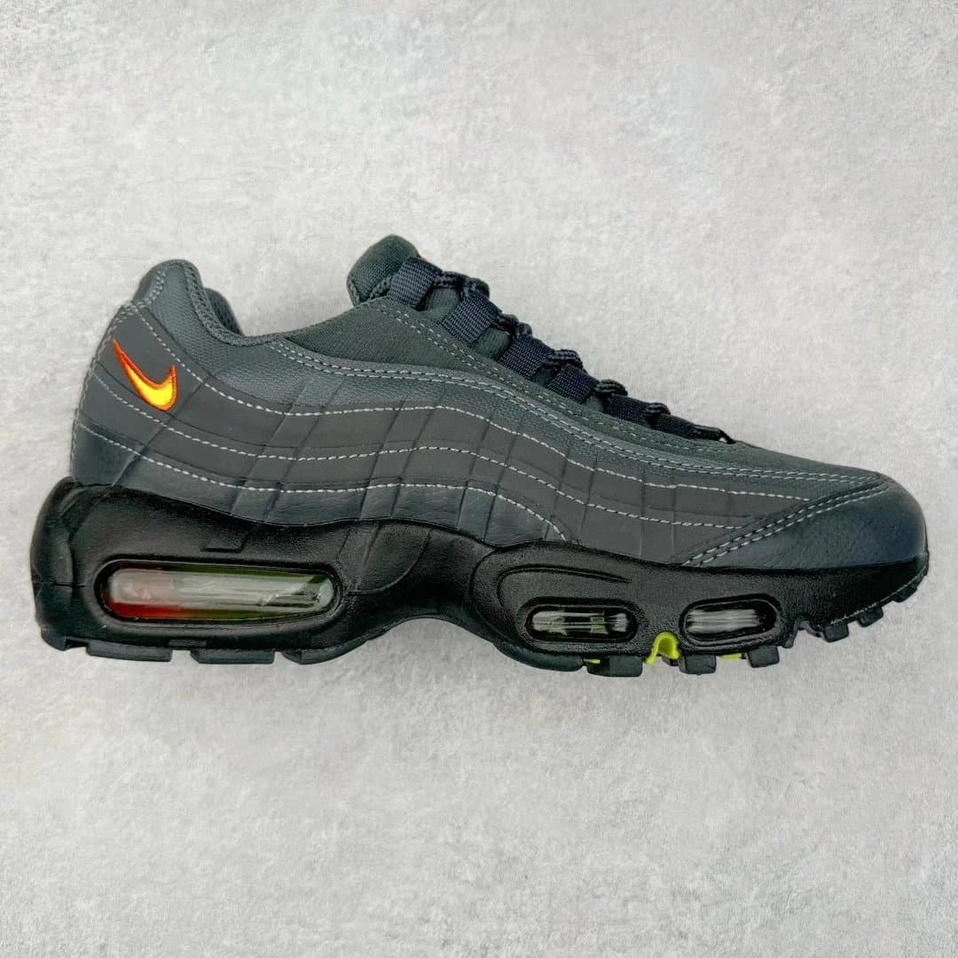 Nike Air Max 95 Triple Black — Carbon black/red FZ4626-001