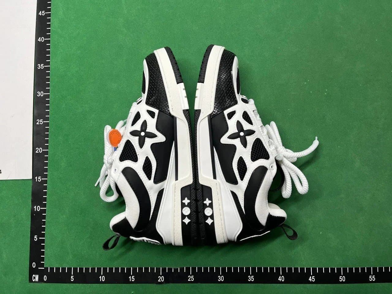 Louis Vuitton LV Trainer Monogram Leather — 27High quality