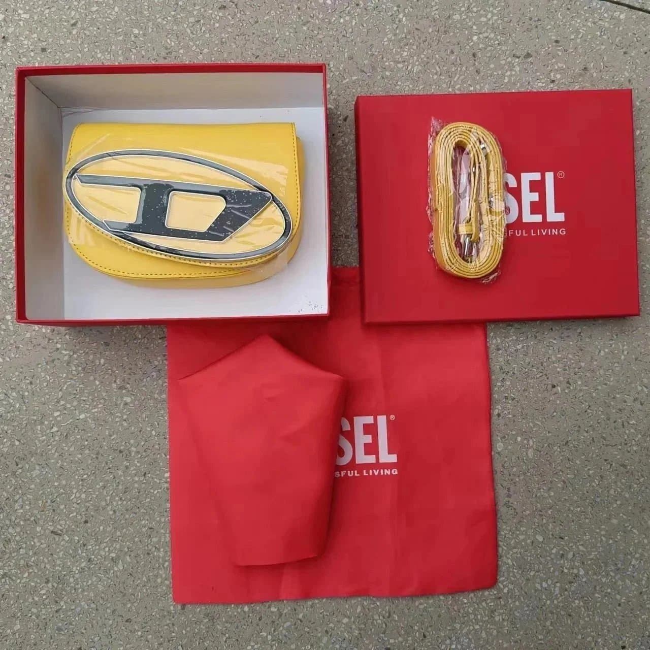 Diesel Saddle Bag Metal Logo — 斜挎包7-黄色黑标