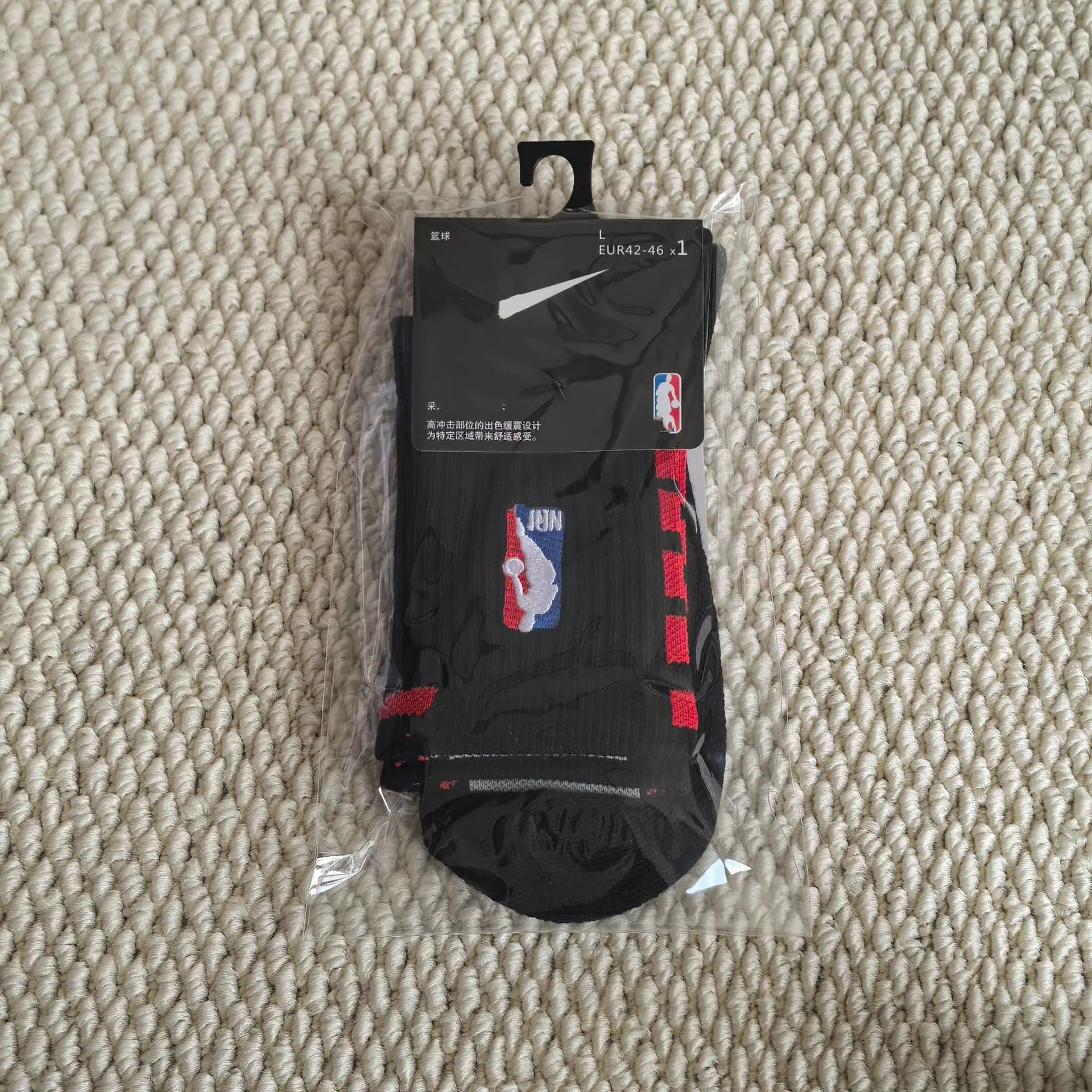 Nike NBA Crew Socks NBA Logo — 40-45 · 中筒篮球袜黑红