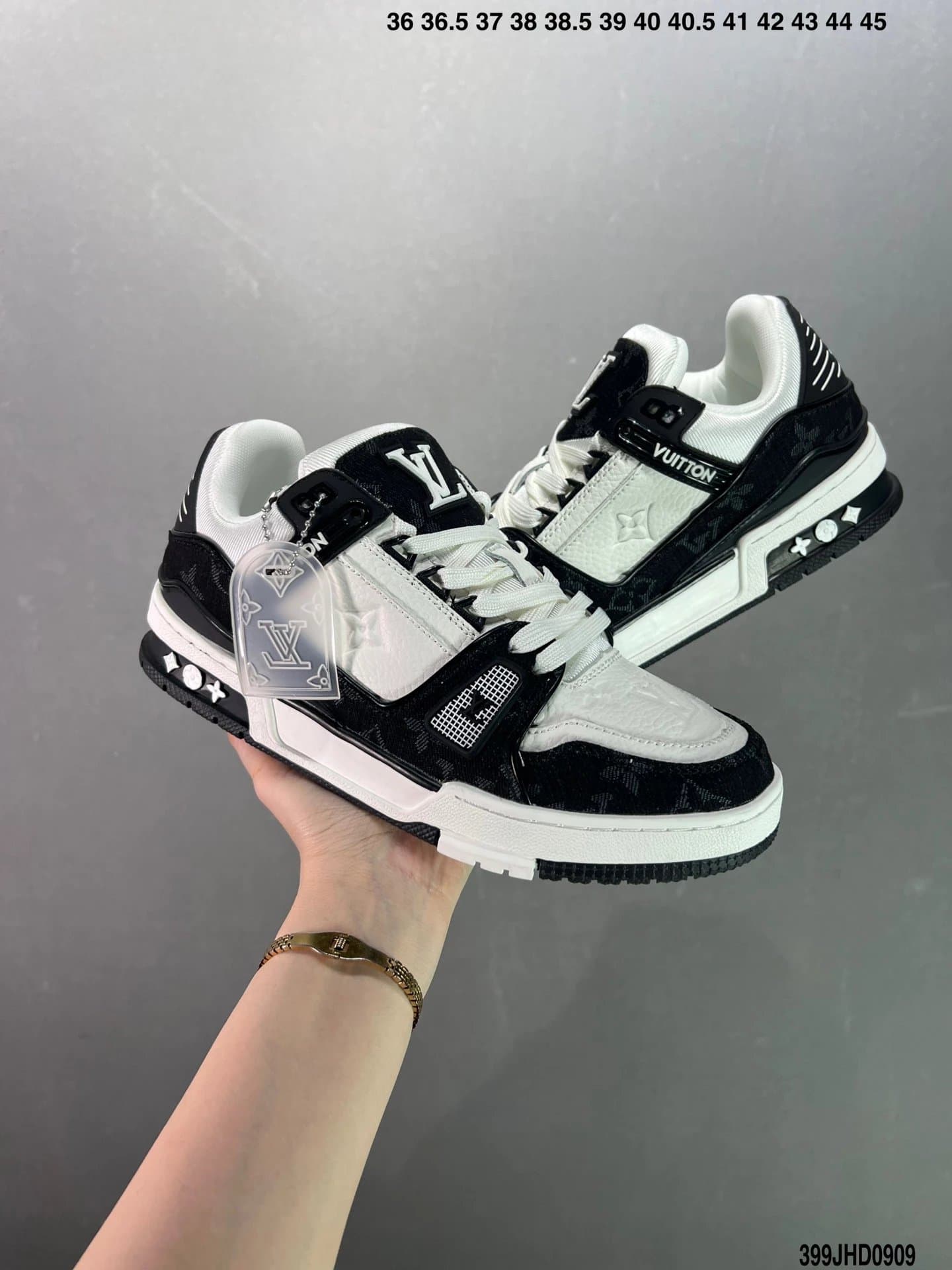 Louis Vuitton LV Trainer Leopard Studs — 2 白黑