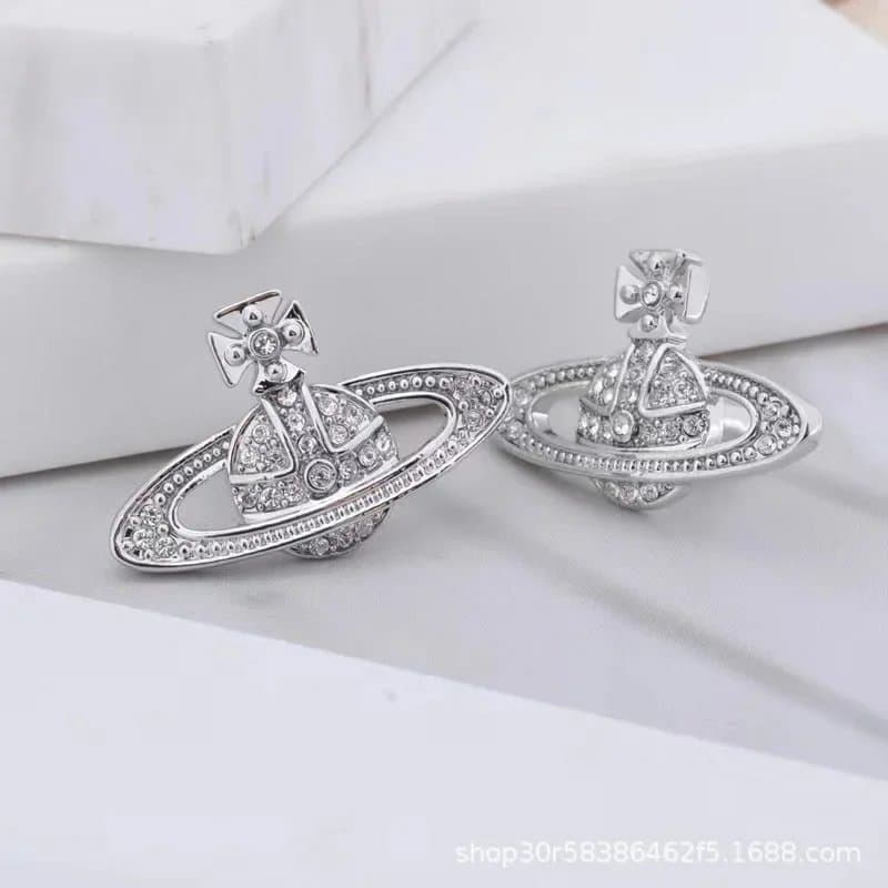 Vivienne Westwood Orb Pendant Necklace Crystal-Embellished — 土星耳钉（银色）