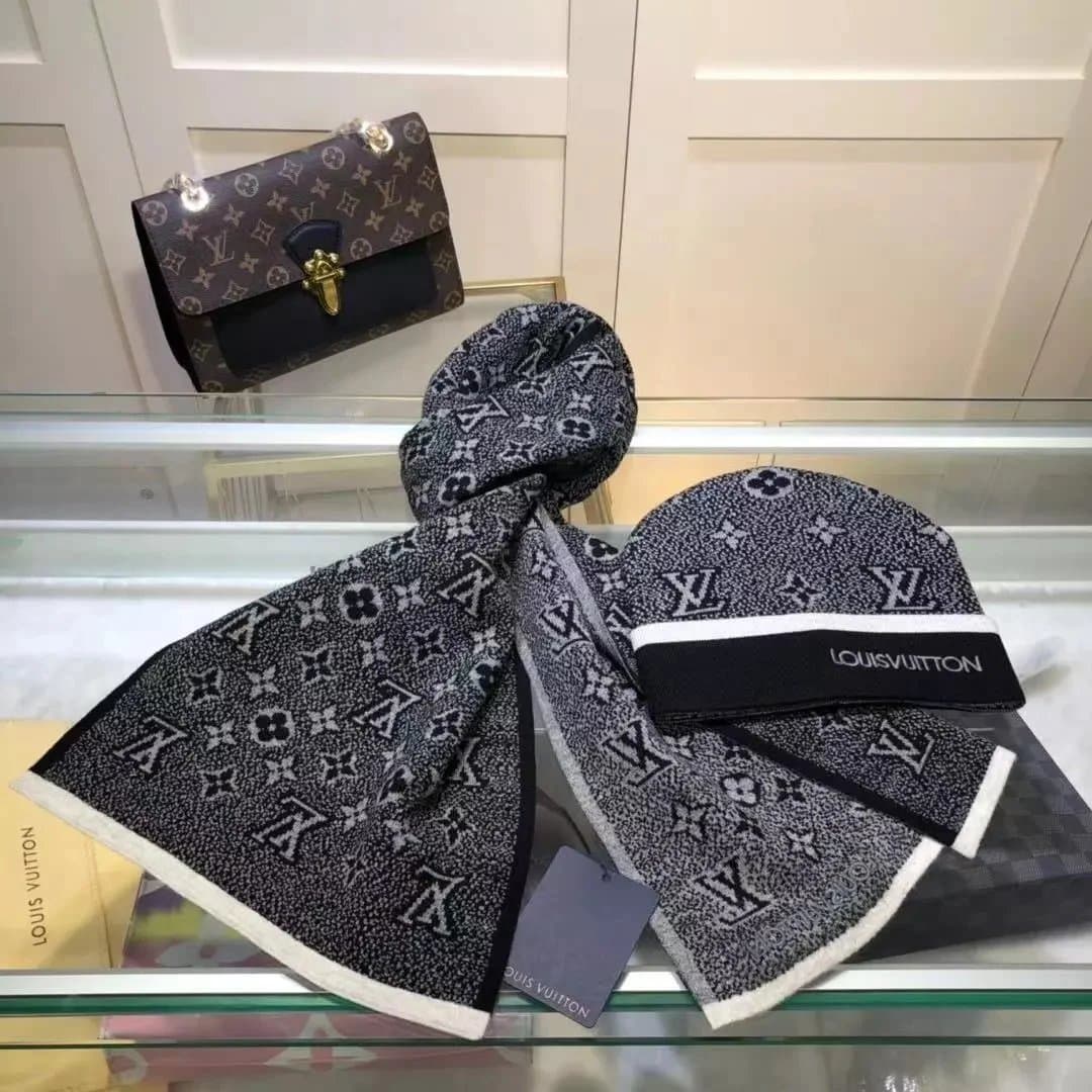 Louis Vuitton Monogram Scarf Gradient Monogram