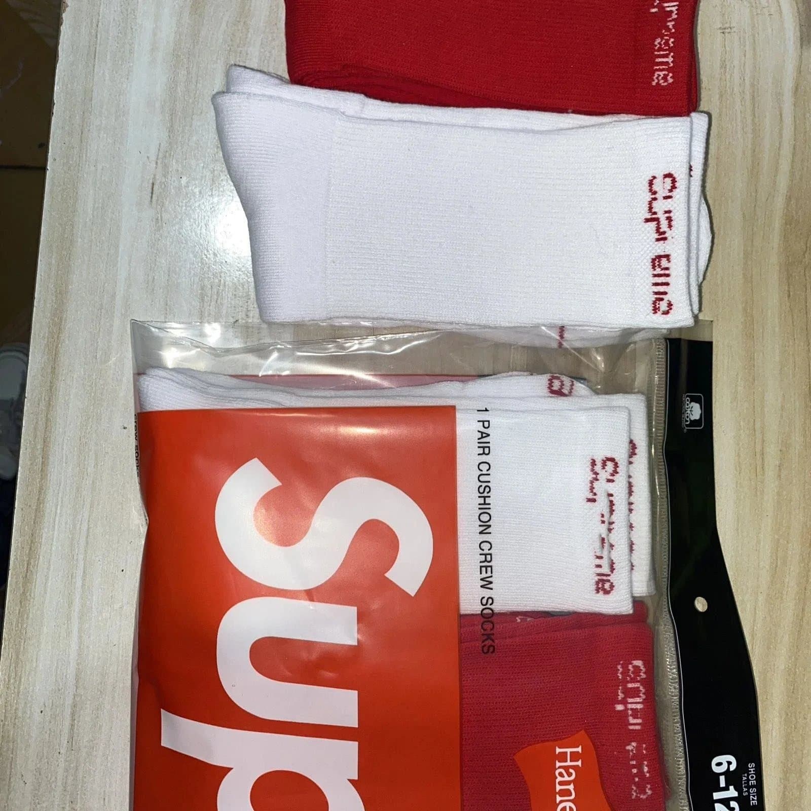 Supreme Cushion Crew Socks Box Logo