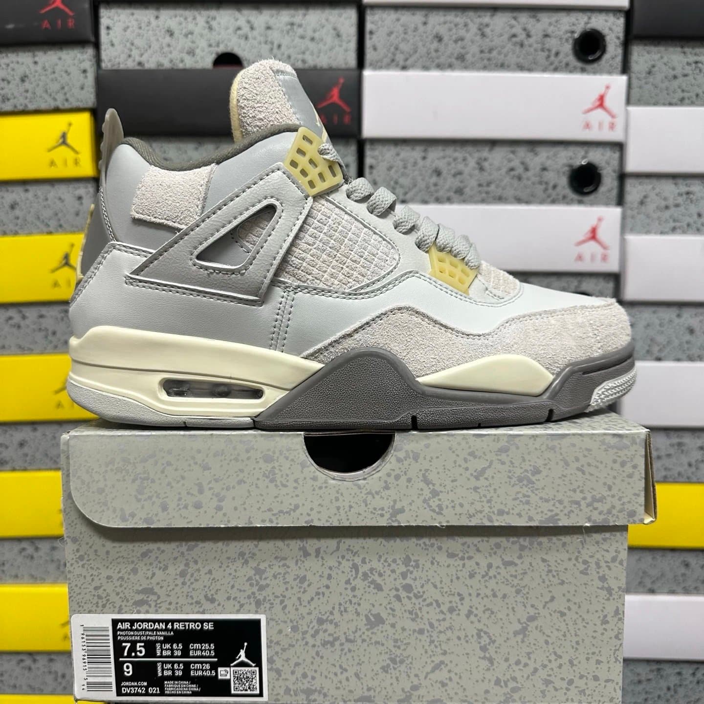 Air Jordan 4 Retro SE Photon Dust/Pale Vanilla