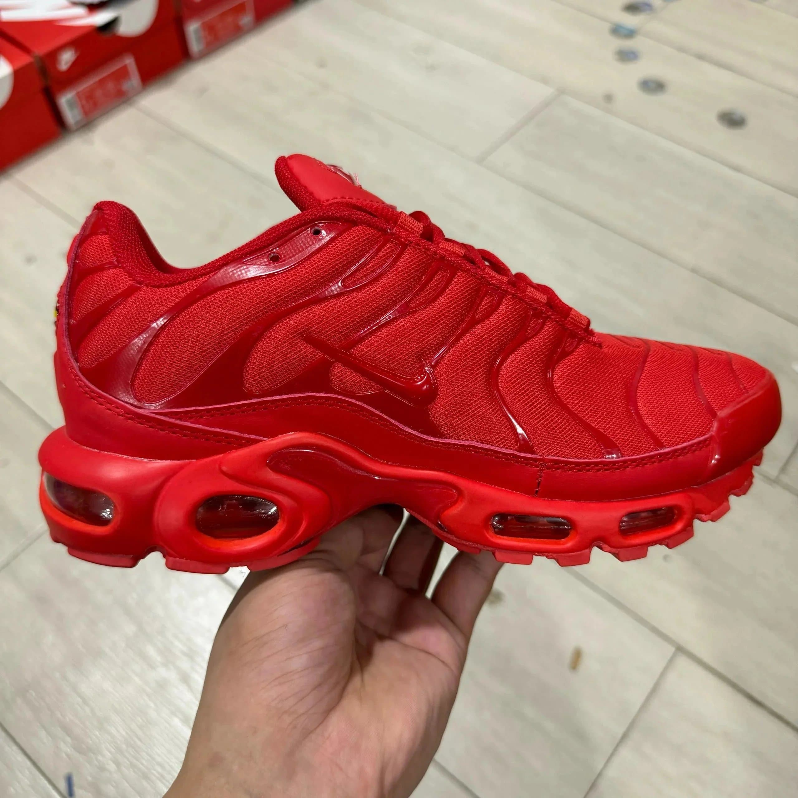 Nike Air Max Plus Total Crimson