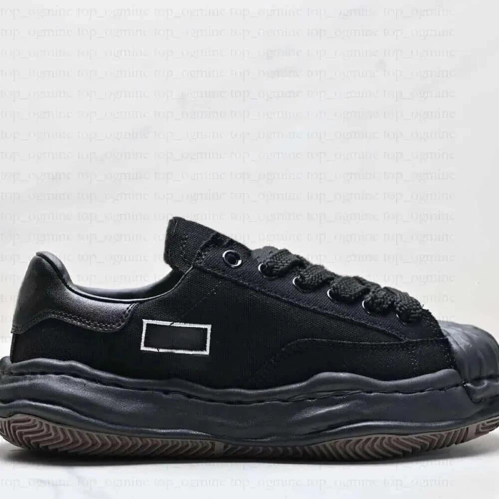 Undercover Spike Black