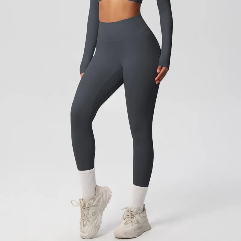 SKIMS Long Sleeve Crop Top Seamless — 7100 trousers-graphite gray
