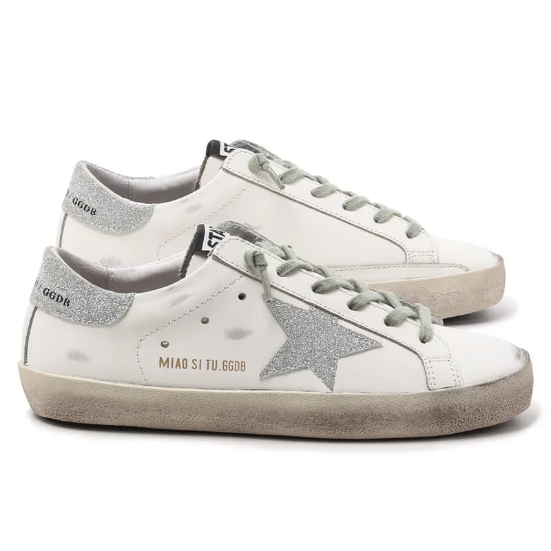 Golden Goose Superstar Distressed Red Star — 乳白色