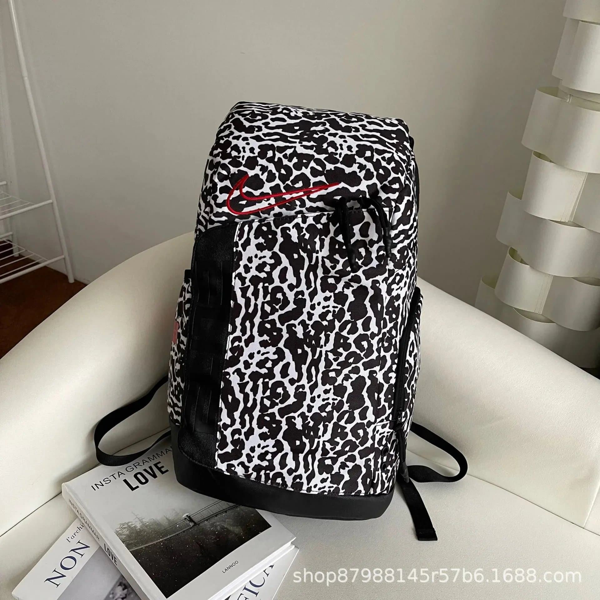 Nike Backpack Logo Front — 20-35L · 3314008GQ