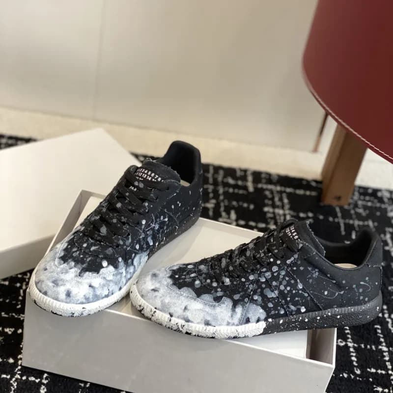 Maison Margiela Future Sneaker Red Suede — 布面泼墨黑