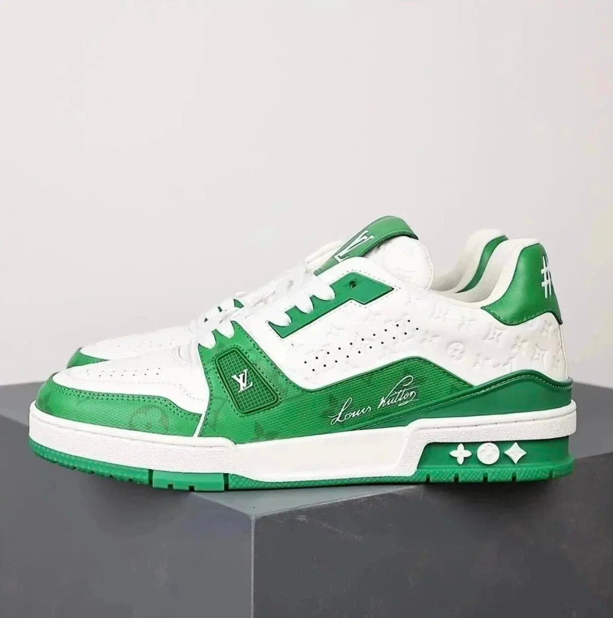 Louis Vuitton LV Trainer Monogram Embossed — 绿色