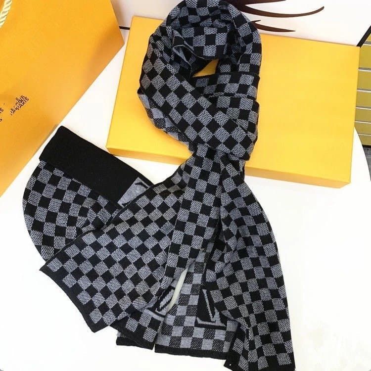 Louis Vuitton × Off-White Checkered Scarf and Beanie Set Monogram Grid — 均码 · L棋子套装（黑灰）