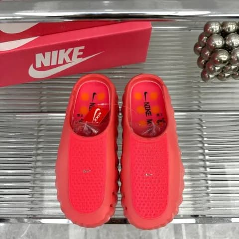 Nike Mayfly Woven Bright Crimson