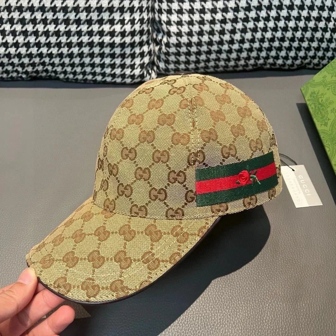 Gucci Baseball Cap GG Supreme — 17