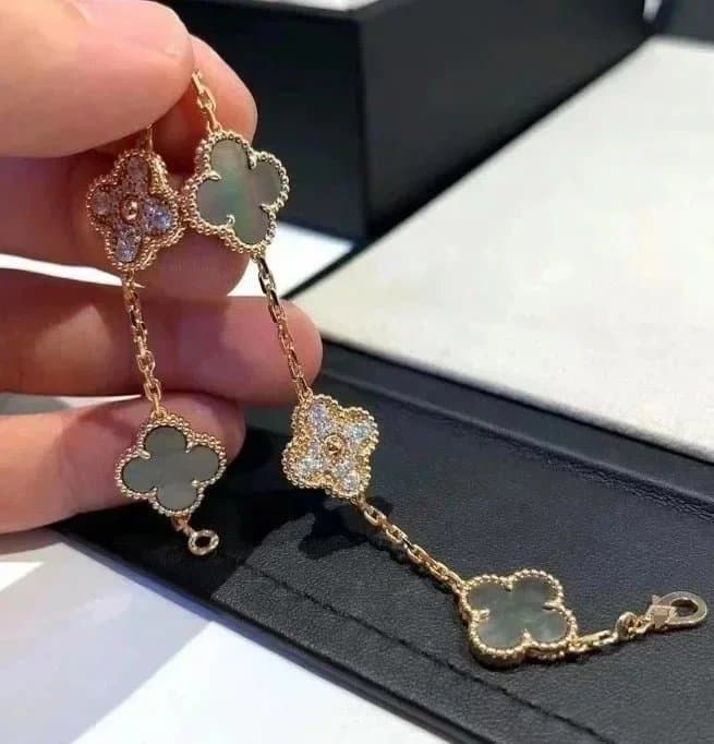 Van Cleef & Arpels Alhambra Bracelet Four-Leaf Clover with Mother-of-Pearl and Diamonds