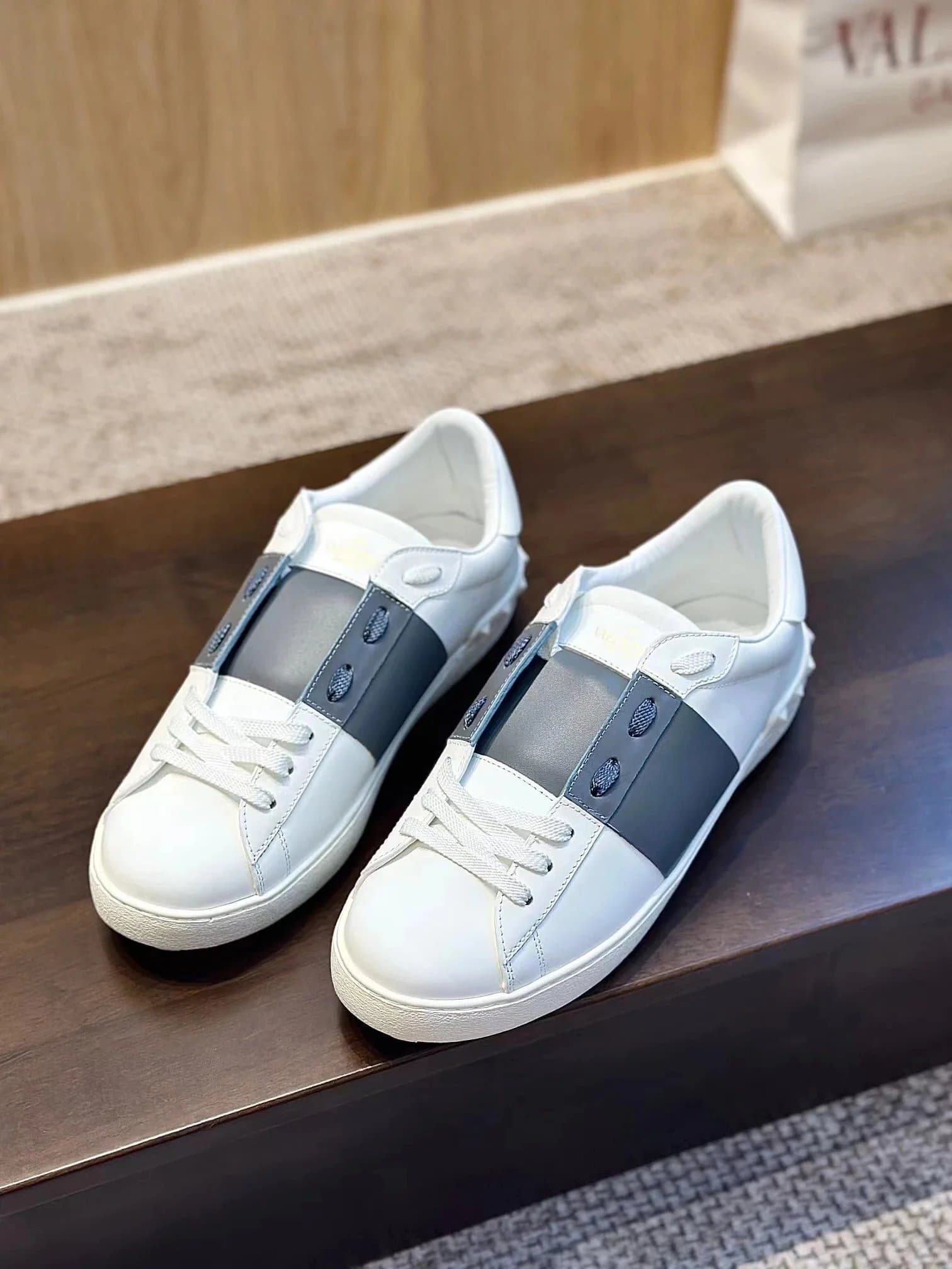 Valentino Rockstud Low Stud Strap — 深蓝色  1