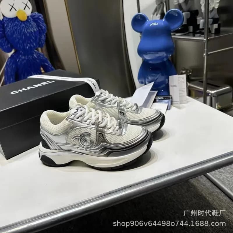 Chanel Sneaker Embroidered CC Logo — 银色