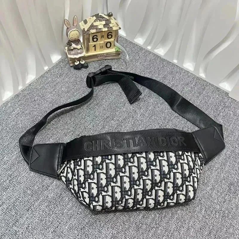 Louis Vuitton Neverfull Monogram Canvas — 37