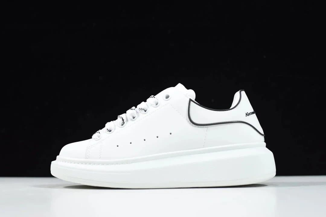 Alexander McQueen Oversized Sneaker Triple White — 滴胶白尾