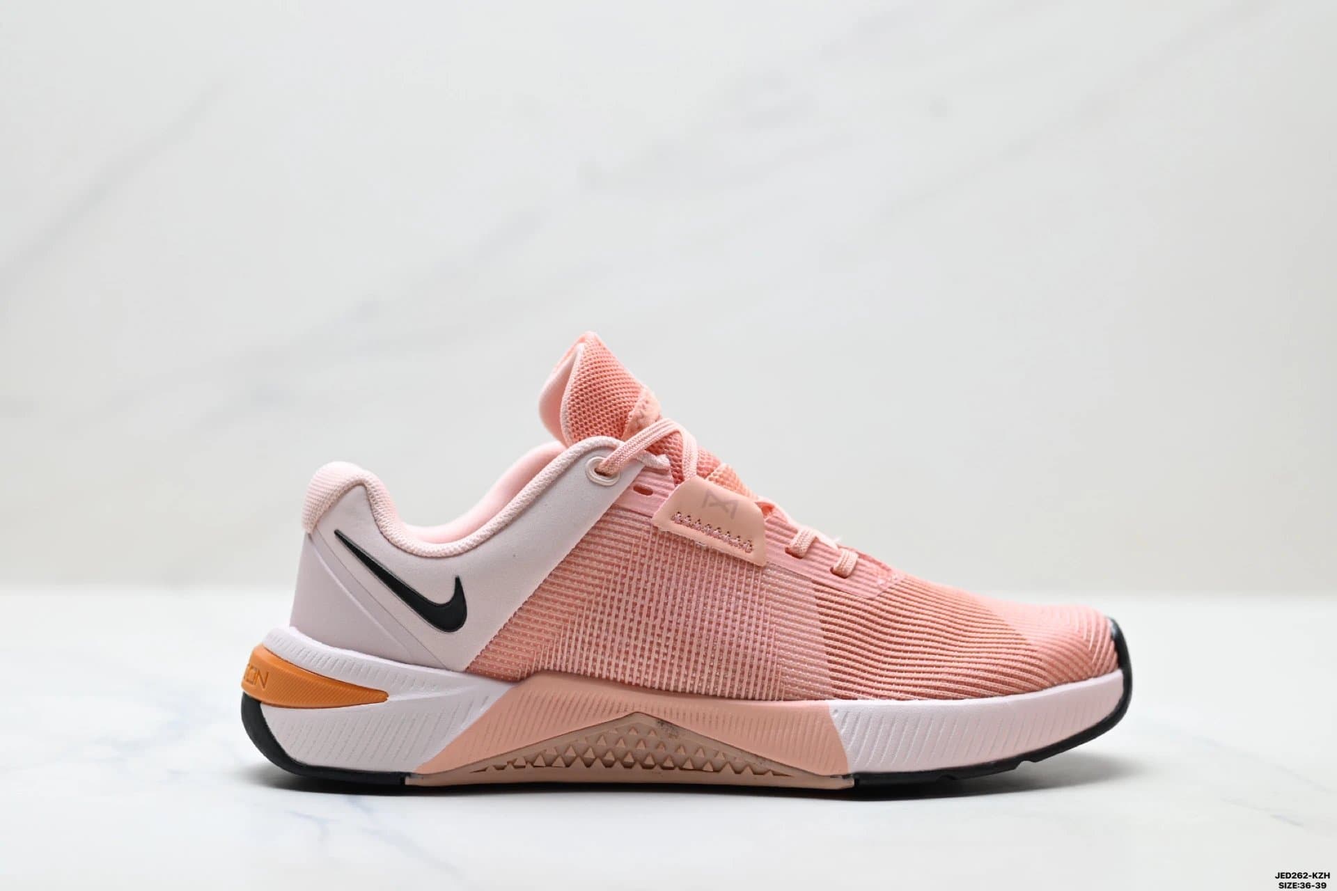 Nike Metcon 8 Mint Green — 粉