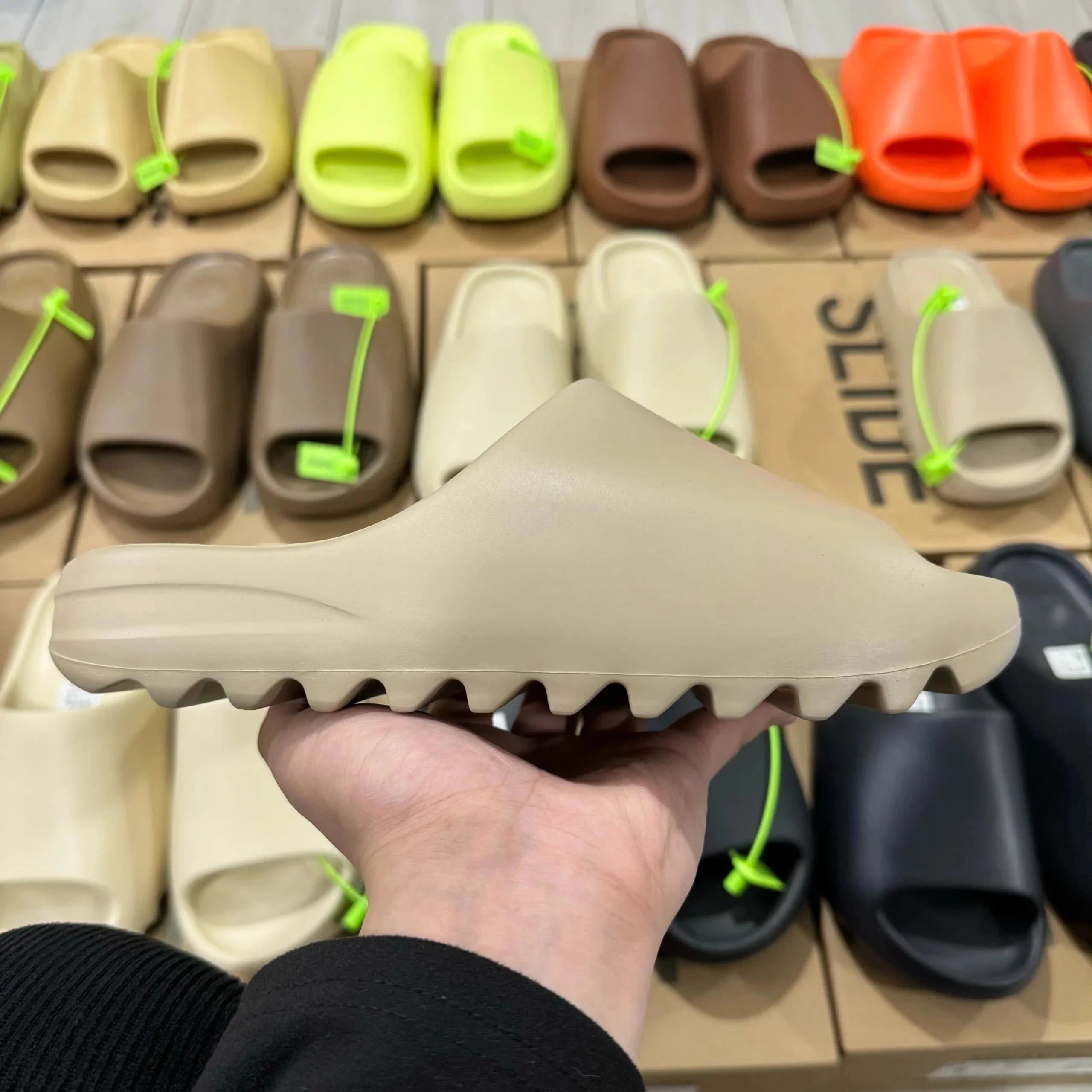 Yeezy Slide Glow — GZ5554暖沙黄 光面