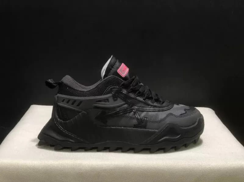 Off-White Industrial Arrow Logo — 四箭头-黑色