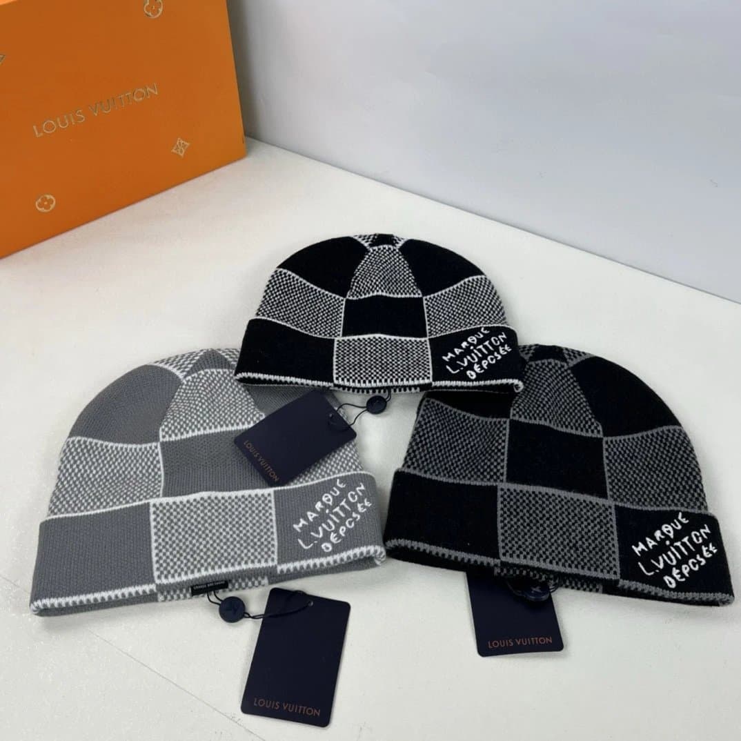 Louis Vuitton × Off-White Checkered Scarf and Beanie Set Monogram Grid — 均码 · L格子帽子黑