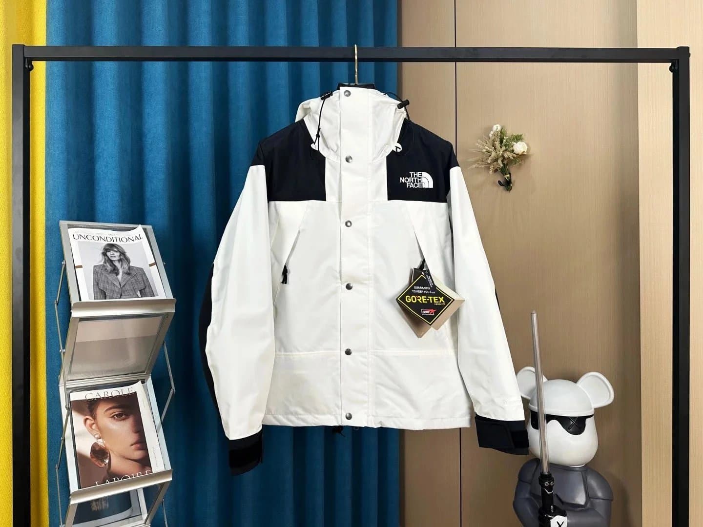 The North Face Mountain Light Jacket White/Black