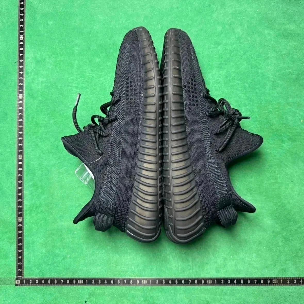 Yeezy Boost 350 V2 Zebra — 4号黑玛瑙HQ4540