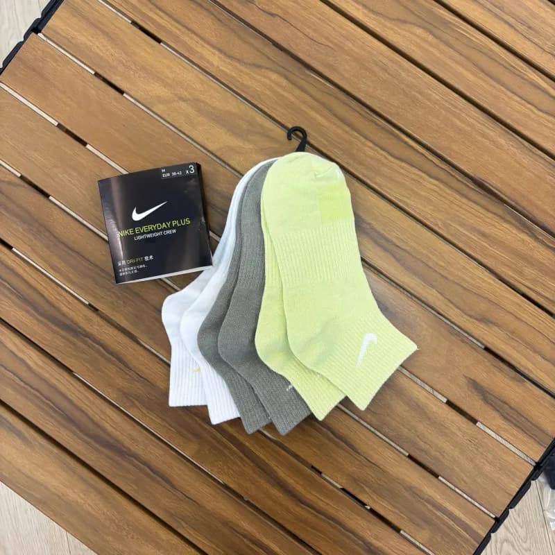 Nike Everyday Plus Lightweight Crew 3-Pack
